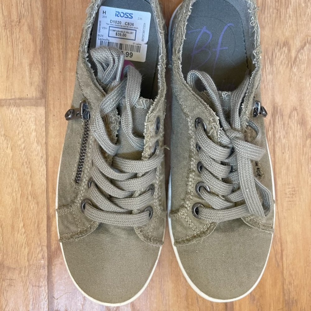 Size 6 1/2 * Bf Green Shoes with Zipper